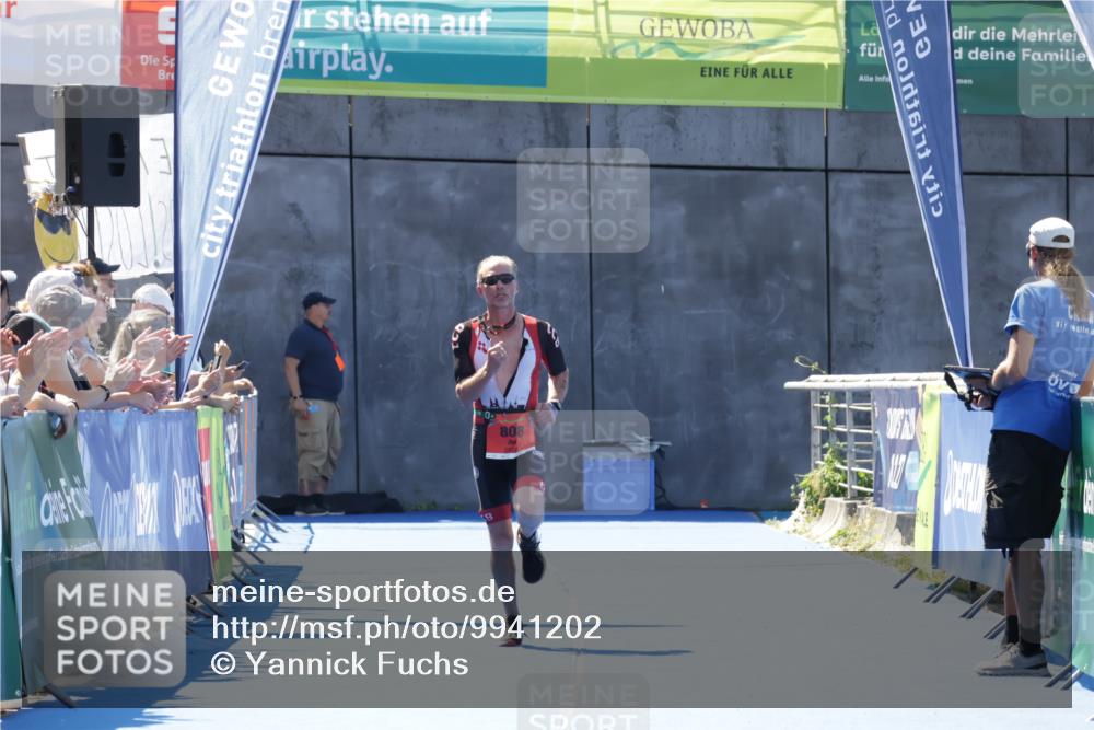 09.08.2026 - GEWOBA Citytriathlon Bremen Yannick Fuchs http://msf.ph/oto/9941202 09.08.2026 13:52:28 Ziel 808 meine-sportfotos.de