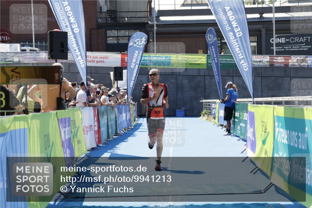 09.08.2026 - GEWOBA Citytriathlon Bremen Yannick Fuchs http://msf.ph/oto/9941213 09.08.2026 13:52:32 Ziel 808 meine-sportfotos.de