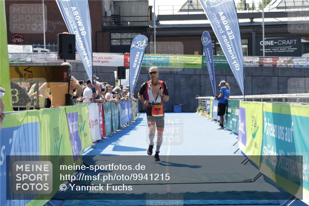 09.08.2026 - GEWOBA Citytriathlon Bremen Yannick Fuchs http://msf.ph/oto/9941215 09.08.2026 13:52:32 Ziel 808 meine-sportfotos.de