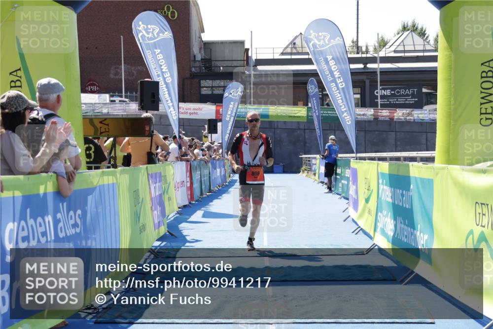 09.08.2026 - GEWOBA Citytriathlon Bremen Yannick Fuchs http://msf.ph/oto/9941217 09.08.2026 13:52:33 Ziel 808 meine-sportfotos.de