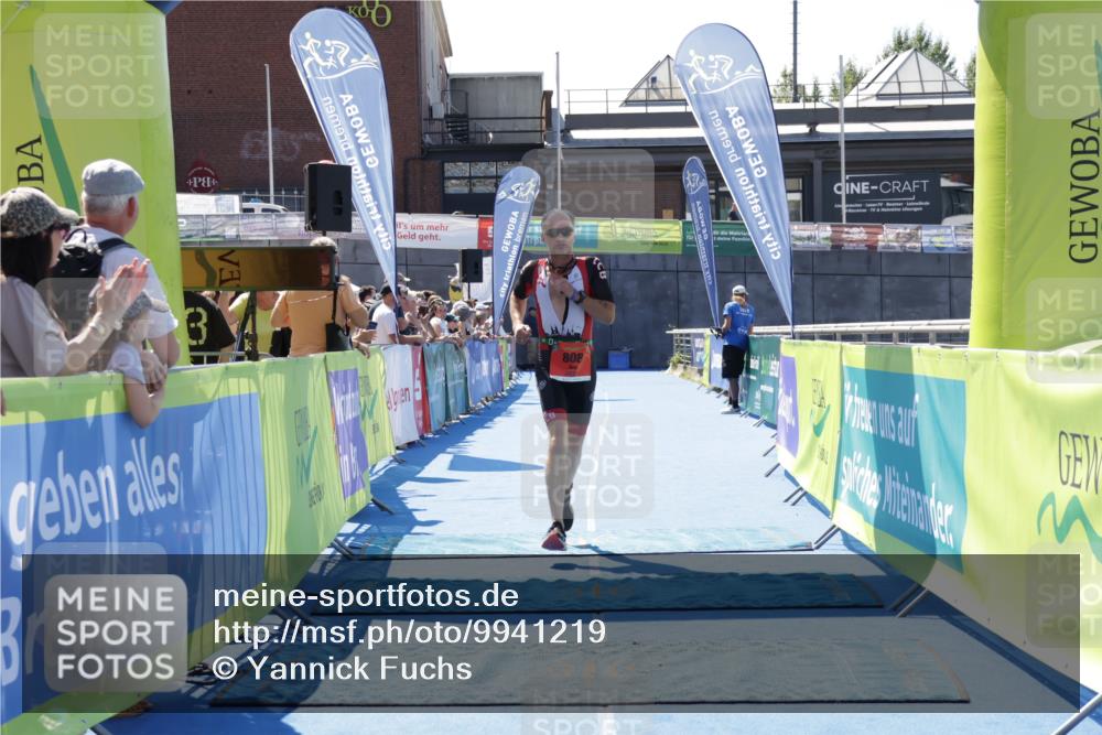 09.08.2026 - GEWOBA Citytriathlon Bremen Yannick Fuchs http://msf.ph/oto/9941219 09.08.2026 13:52:33 Ziel 808 meine-sportfotos.de