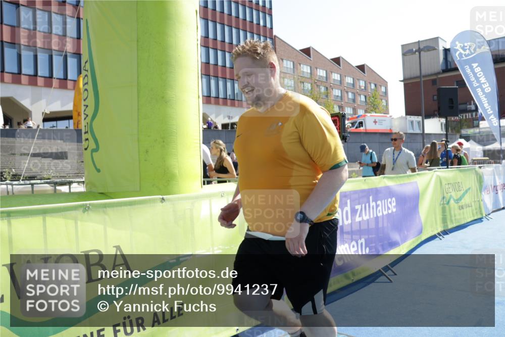 09.08.2026 - GEWOBA Citytriathlon Bremen Yannick Fuchs http://msf.ph/oto/9941237 09.08.2026 15:48:47 Ziel 166 meine-sportfotos.de