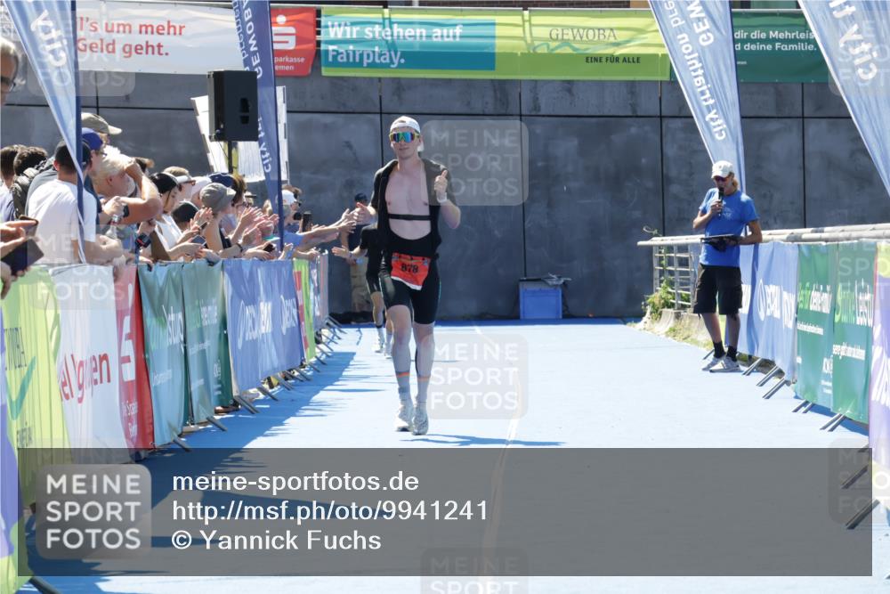09.08.2026 - GEWOBA Citytriathlon Bremen Yannick Fuchs http://msf.ph/oto/9941241 09.08.2026 13:52:53 Ziel 878 meine-sportfotos.de