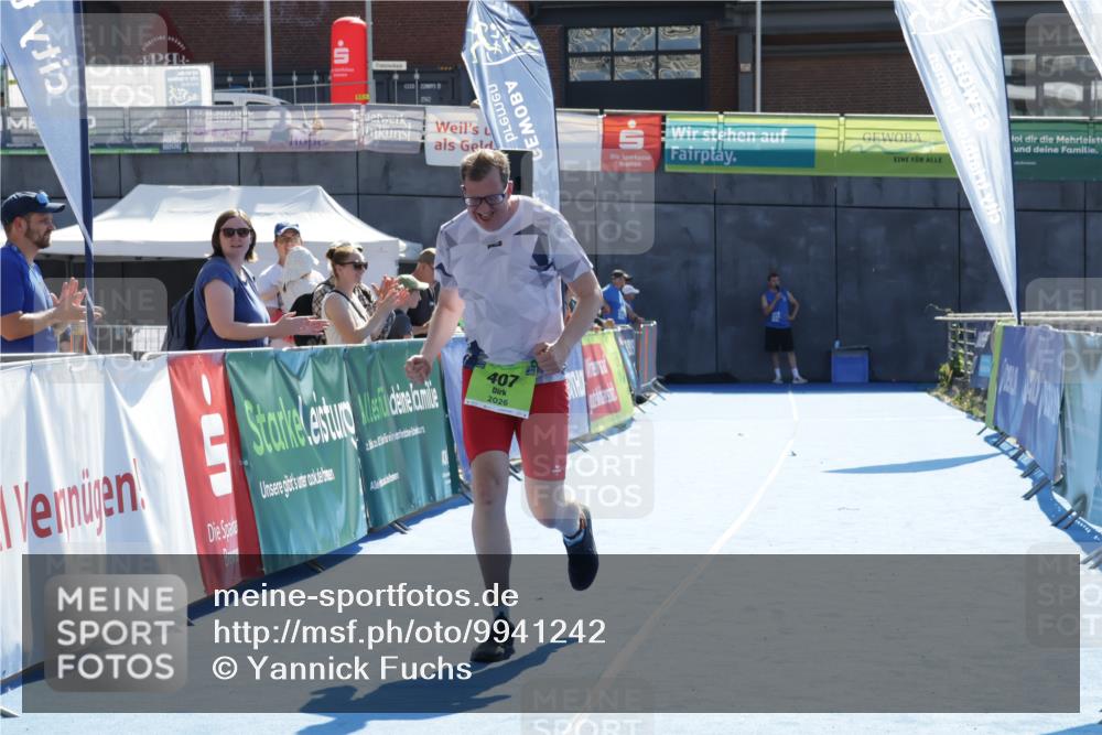 09.08.2026 - GEWOBA Citytriathlon Bremen Yannick Fuchs http://msf.ph/oto/9941242 09.08.2026 15:50:01 Ziel 407 meine-sportfotos.de