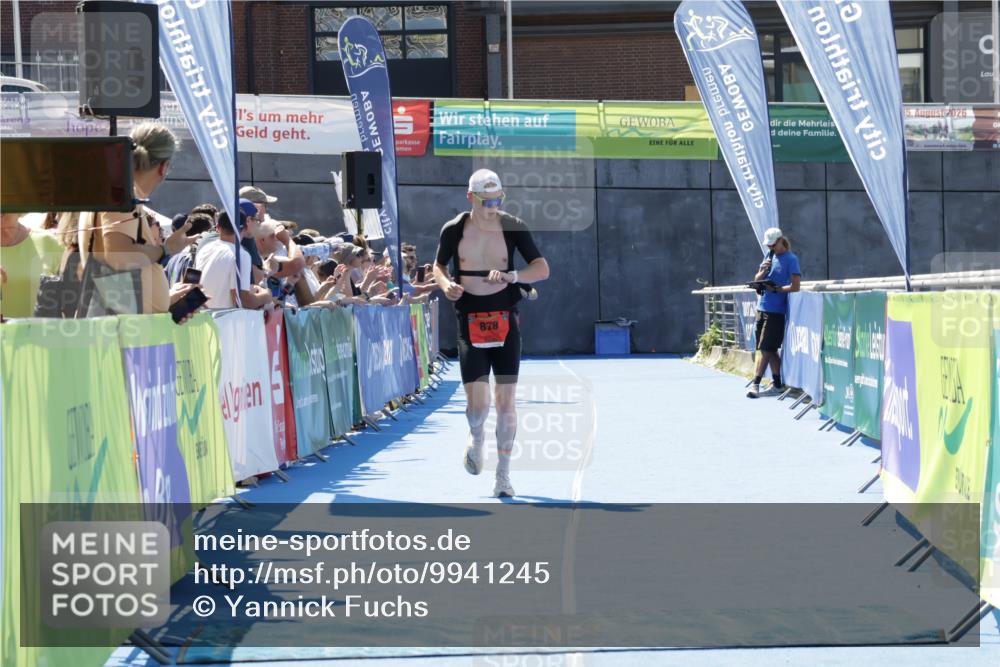 09.08.2026 - GEWOBA Citytriathlon Bremen Yannick Fuchs http://msf.ph/oto/9941245 09.08.2026 13:52:54 Ziel 658, 878 meine-sportfotos.de