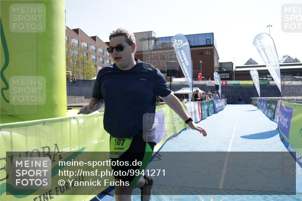 09.08.2026 - GEWOBA Citytriathlon Bremen Yannick Fuchs http://msf.ph/oto/9941271 09.08.2026 15:52:04 Ziel 107 meine-sportfotos.de