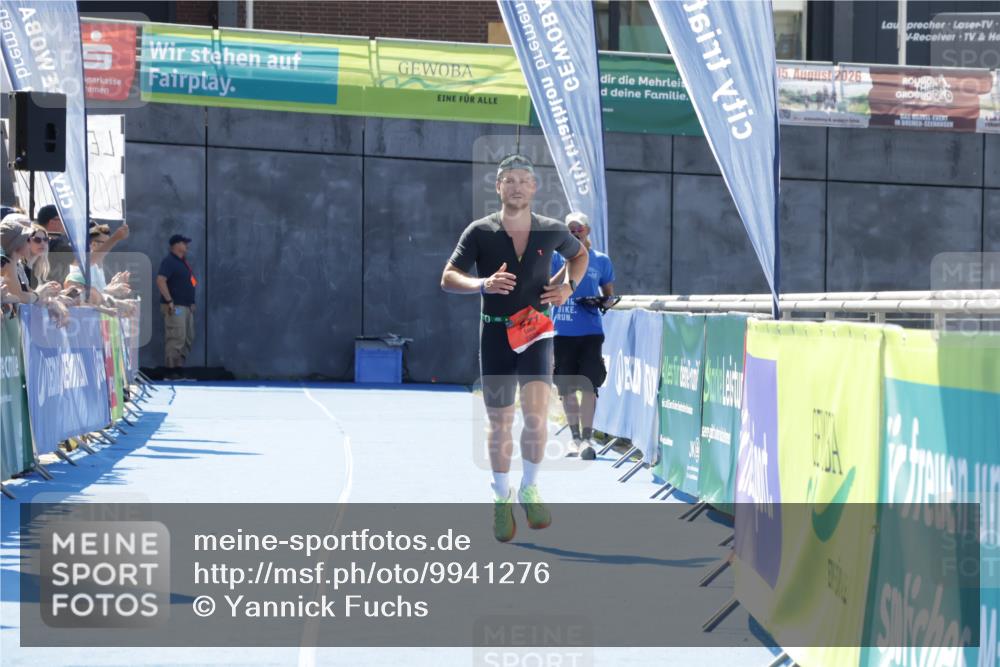 09.08.2026 - GEWOBA Citytriathlon Bremen Yannick Fuchs http://msf.ph/oto/9941276 09.08.2026 13:53:07 Ziel 571 meine-sportfotos.de