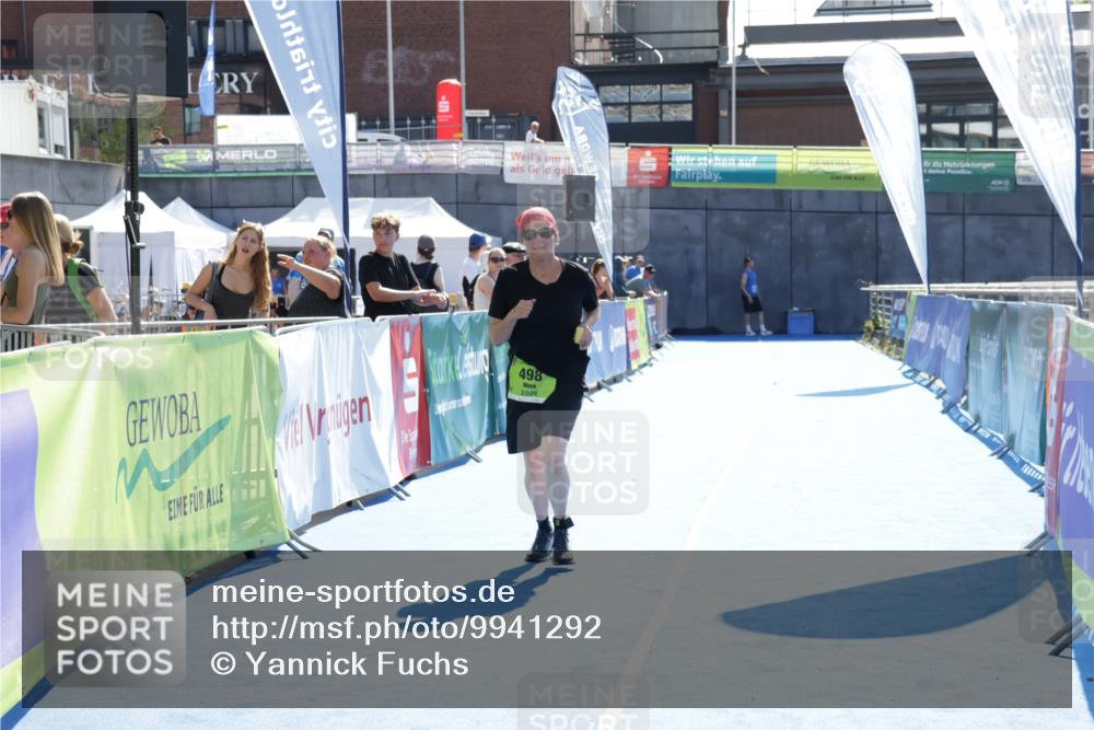 09.08.2026 - GEWOBA Citytriathlon Bremen Yannick Fuchs http://msf.ph/oto/9941292 09.08.2026 15:52:42 Ziel 498 meine-sportfotos.de