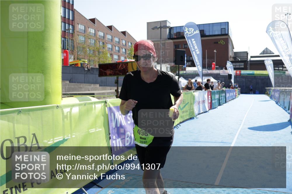 09.08.2026 - GEWOBA Citytriathlon Bremen Yannick Fuchs http://msf.ph/oto/9941307 09.08.2026 15:52:45 Ziel 498 meine-sportfotos.de