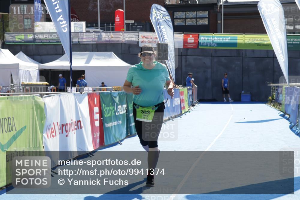 09.08.2026 - GEWOBA Citytriathlon Bremen Yannick Fuchs http://msf.ph/oto/9941374 09.08.2026 15:56:43 Ziel 333 meine-sportfotos.de