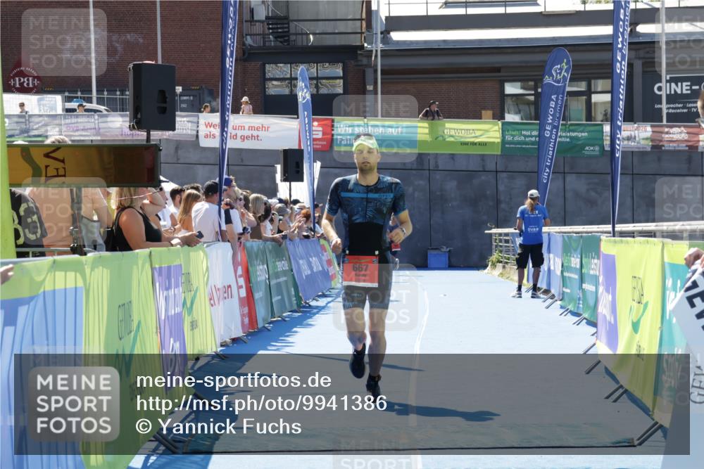 09.08.2026 - GEWOBA Citytriathlon Bremen Yannick Fuchs http://msf.ph/oto/9941386 09.08.2026 13:54:54 Ziel 667 meine-sportfotos.de