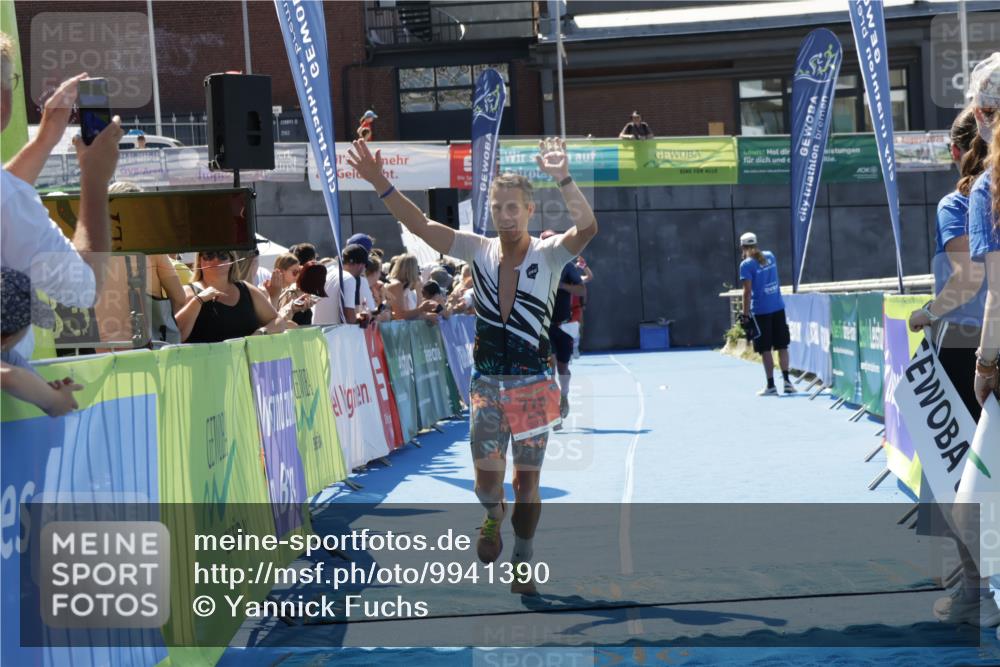 09.08.2026 - GEWOBA Citytriathlon Bremen Yannick Fuchs http://msf.ph/oto/9941390 09.08.2026 13:55:01 Ziel 705, 775 meine-sportfotos.de