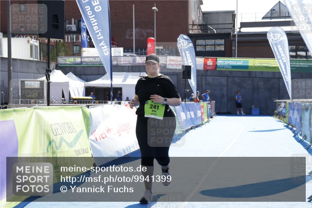09.08.2026 - GEWOBA Citytriathlon Bremen Yannick Fuchs http://msf.ph/oto/9941399 09.08.2026 15:57:21 Ziel 241 meine-sportfotos.de