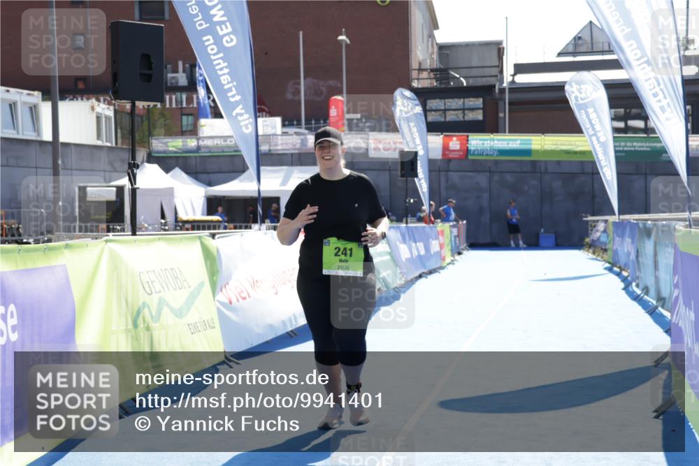 09.08.2026 - GEWOBA Citytriathlon Bremen Yannick Fuchs http://msf.ph/oto/9941401 09.08.2026 15:57:22 Ziel 241 meine-sportfotos.de