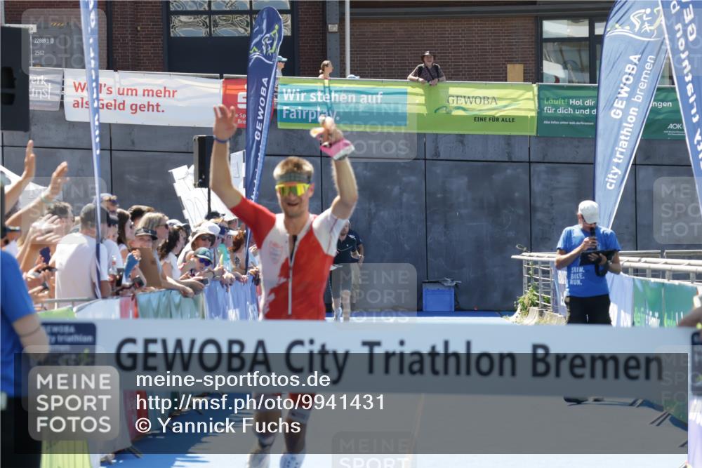 09.08.2026 - GEWOBA Citytriathlon Bremen Yannick Fuchs http://msf.ph/oto/9941431 09.08.2026 13:55:10 Ziel 705, 1004, 1004 meine-sportfotos.de
