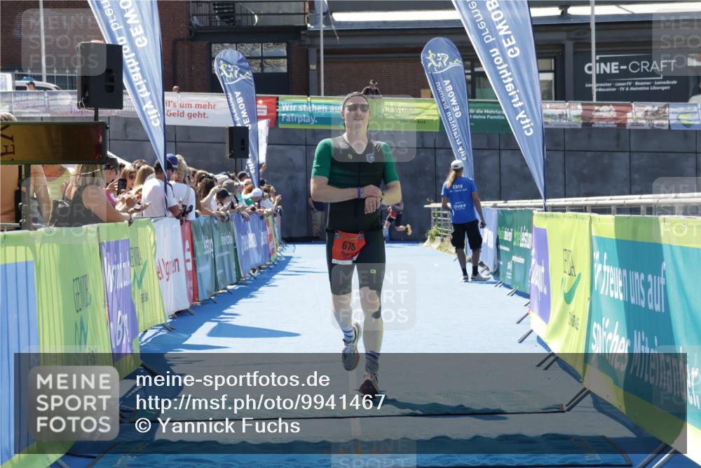 09.08.2026 - GEWOBA Citytriathlon Bremen Yannick Fuchs http://msf.ph/oto/9941467 09.08.2026 13:56:01 Ziel 678 meine-sportfotos.de