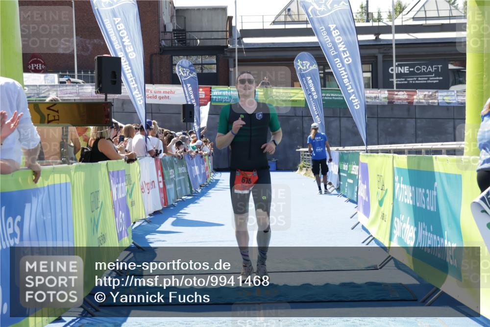 09.08.2026 - GEWOBA Citytriathlon Bremen Yannick Fuchs http://msf.ph/oto/9941468 09.08.2026 13:56:01 Ziel 678 meine-sportfotos.de