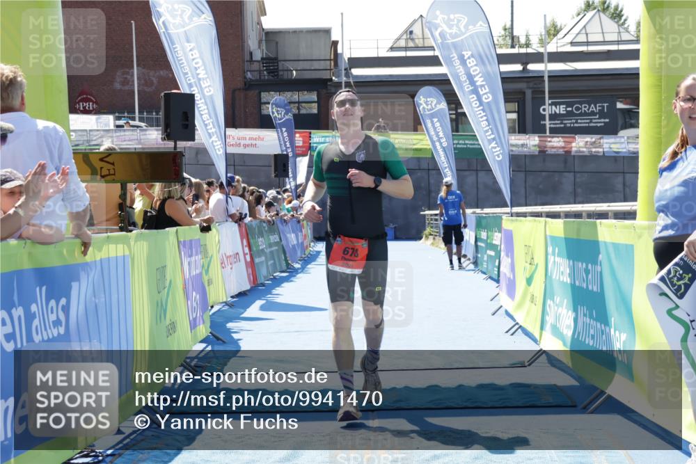 09.08.2026 - GEWOBA Citytriathlon Bremen Yannick Fuchs http://msf.ph/oto/9941470 09.08.2026 13:56:02 Ziel 678 meine-sportfotos.de