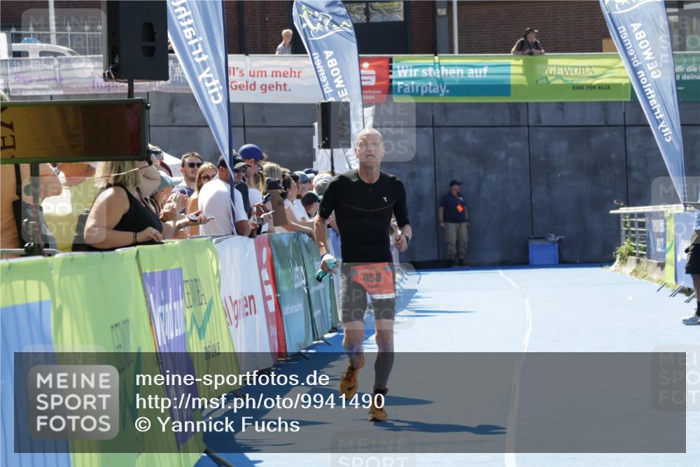09.08.2026 - GEWOBA Citytriathlon Bremen Yannick Fuchs http://msf.ph/oto/9941490 09.08.2026 13:56:18 Ziel 858 meine-sportfotos.de