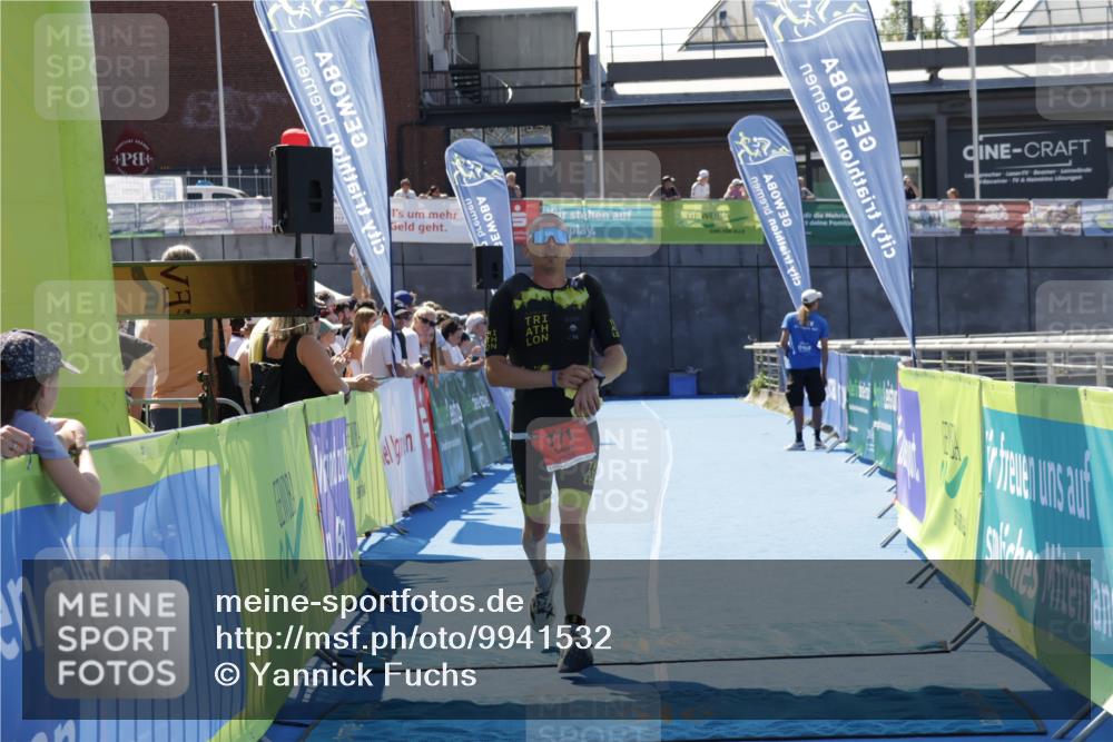 09.08.2026 - GEWOBA Citytriathlon Bremen Yannick Fuchs http://msf.ph/oto/9941532 09.08.2026 13:57:27 Ziel 771 meine-sportfotos.de