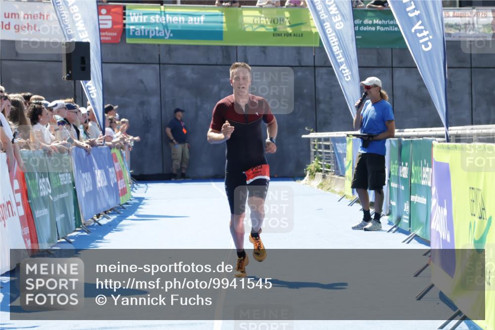 09.08.2026 - GEWOBA Citytriathlon Bremen Yannick Fuchs http://msf.ph/oto/9941545 09.08.2026 13:57:53 Ziel 755 meine-sportfotos.de