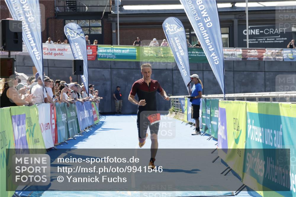 09.08.2026 - GEWOBA Citytriathlon Bremen Yannick Fuchs http://msf.ph/oto/9941546 09.08.2026 13:57:54 Ziel 755 meine-sportfotos.de