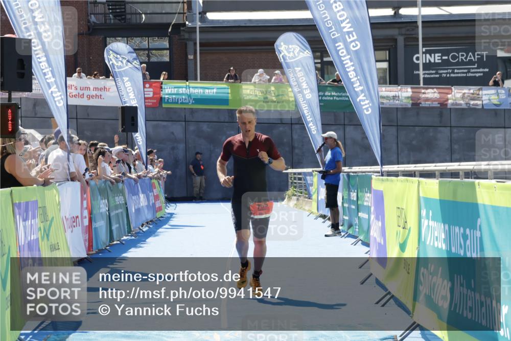 09.08.2026 - GEWOBA Citytriathlon Bremen Yannick Fuchs http://msf.ph/oto/9941547 09.08.2026 13:57:54 Ziel 755 meine-sportfotos.de