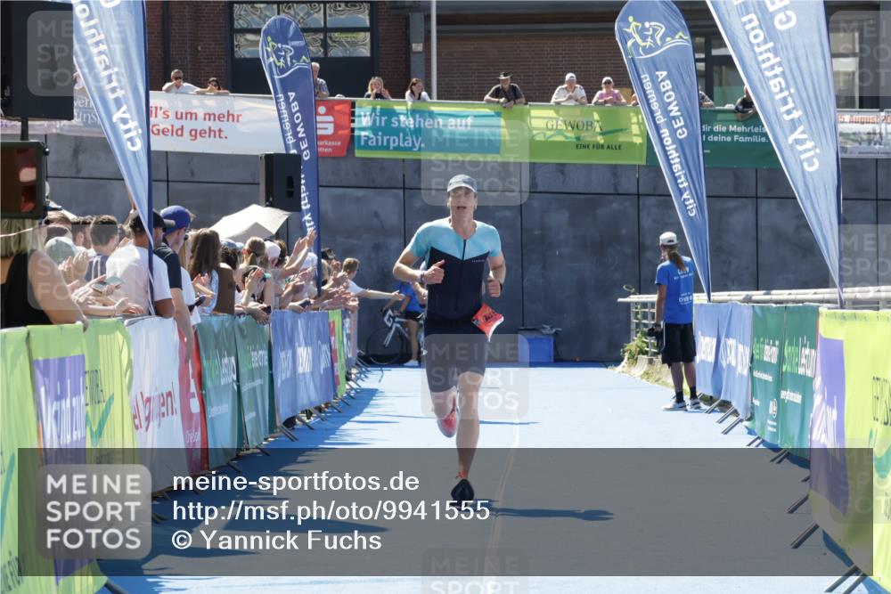 09.08.2026 - GEWOBA Citytriathlon Bremen Yannick Fuchs http://msf.ph/oto/9941555 09.08.2026 13:58:35 Ziel 586, 649 meine-sportfotos.de