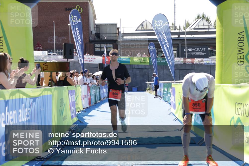 09.08.2026 - GEWOBA Citytriathlon Bremen Yannick Fuchs http://msf.ph/oto/9941596 09.08.2026 13:59:08 Ziel 696 meine-sportfotos.de