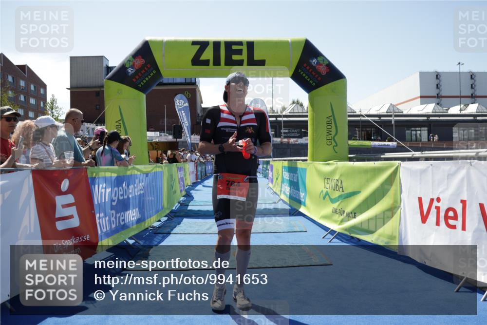 09.08.2026 - GEWOBA Citytriathlon Bremen Yannick Fuchs http://msf.ph/oto/9941653 09.08.2026 14:00:34 Ziel 764 meine-sportfotos.de