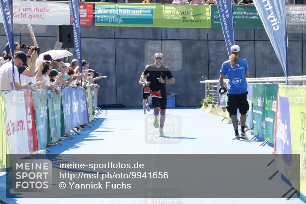 09.08.2026 - GEWOBA Citytriathlon Bremen Yannick Fuchs http://msf.ph/oto/9941656 09.08.2026 14:00:50 Ziel 700 meine-sportfotos.de
