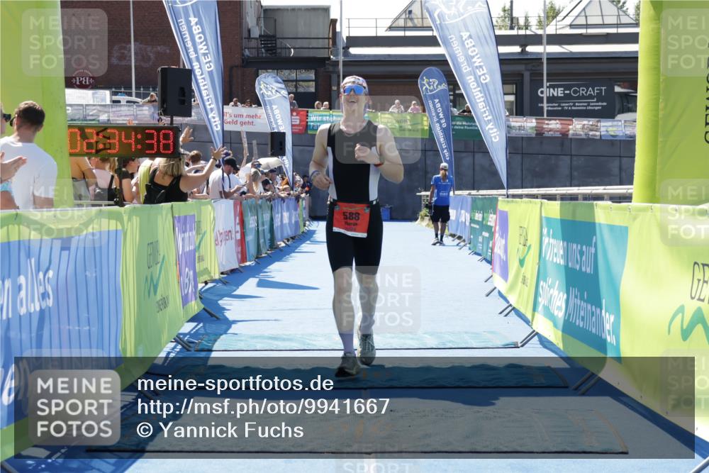 09.08.2026 - GEWOBA Citytriathlon Bremen Yannick Fuchs http://msf.ph/oto/9941667 09.08.2026 14:01:01 Ziel 588 meine-sportfotos.de