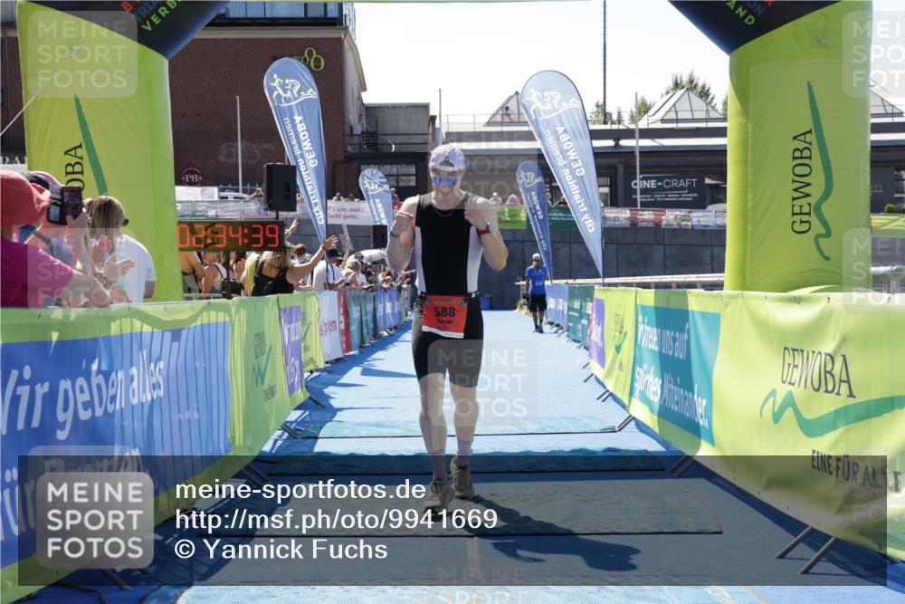 09.08.2026 - GEWOBA Citytriathlon Bremen Yannick Fuchs http://msf.ph/oto/9941669 09.08.2026 14:01:02 Ziel 588 meine-sportfotos.de
