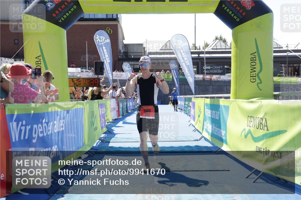 09.08.2026 - GEWOBA Citytriathlon Bremen Yannick Fuchs http://msf.ph/oto/9941670 09.08.2026 14:01:02 Ziel 588 meine-sportfotos.de