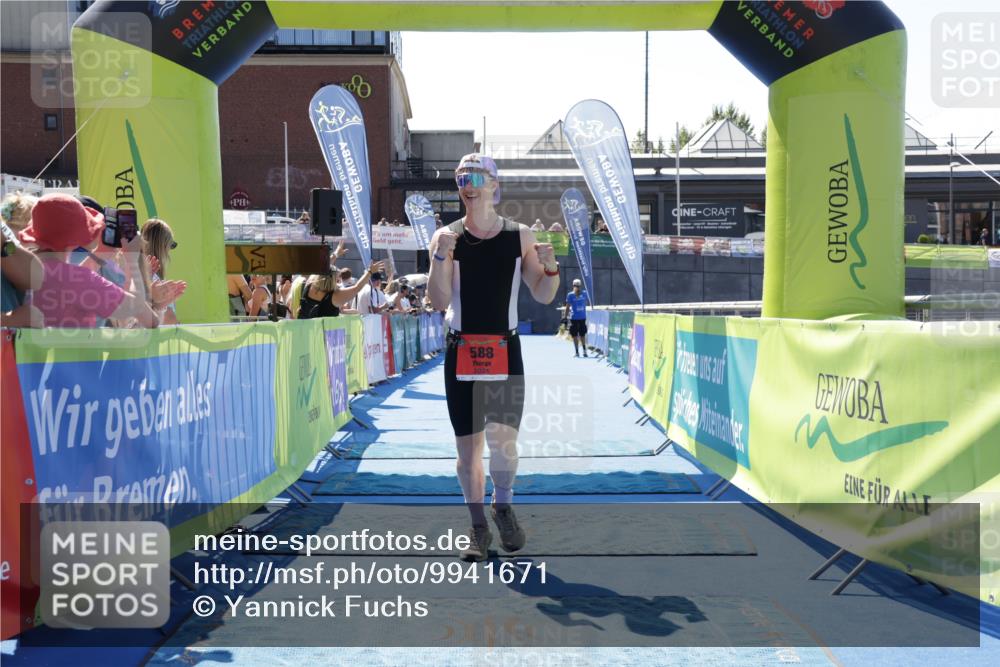 09.08.2026 - GEWOBA Citytriathlon Bremen Yannick Fuchs http://msf.ph/oto/9941671 09.08.2026 14:01:03 Ziel 588 meine-sportfotos.de