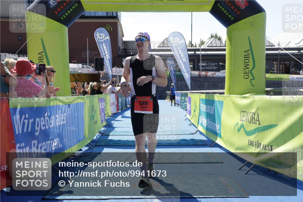 09.08.2026 - GEWOBA Citytriathlon Bremen Yannick Fuchs http://msf.ph/oto/9941673 09.08.2026 14:01:03 Ziel 588 meine-sportfotos.de