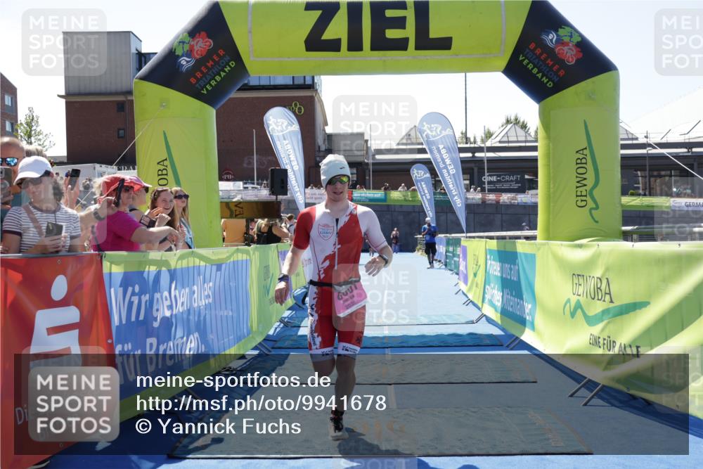 09.08.2026 - GEWOBA Citytriathlon Bremen Yannick Fuchs http://msf.ph/oto/9941678 09.08.2026 14:01:11 Ziel 1001, 1001 meine-sportfotos.de