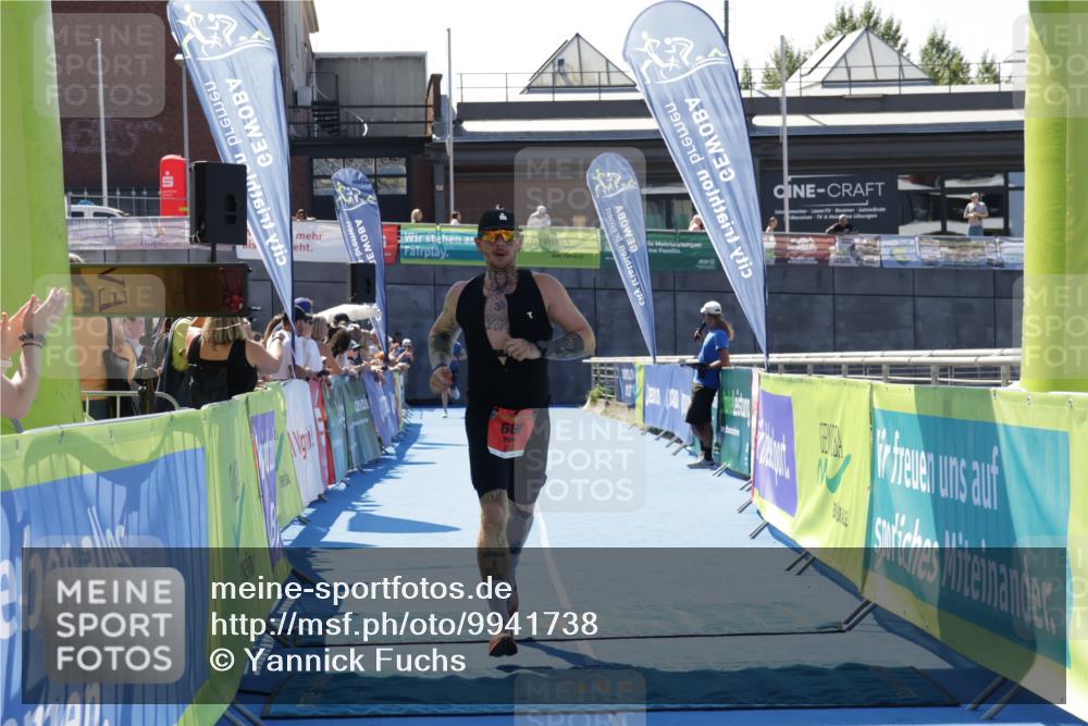 09.08.2026 - GEWOBA Citytriathlon Bremen Yannick Fuchs http://msf.ph/oto/9941738 09.08.2026 14:01:55 Ziel 666 meine-sportfotos.de