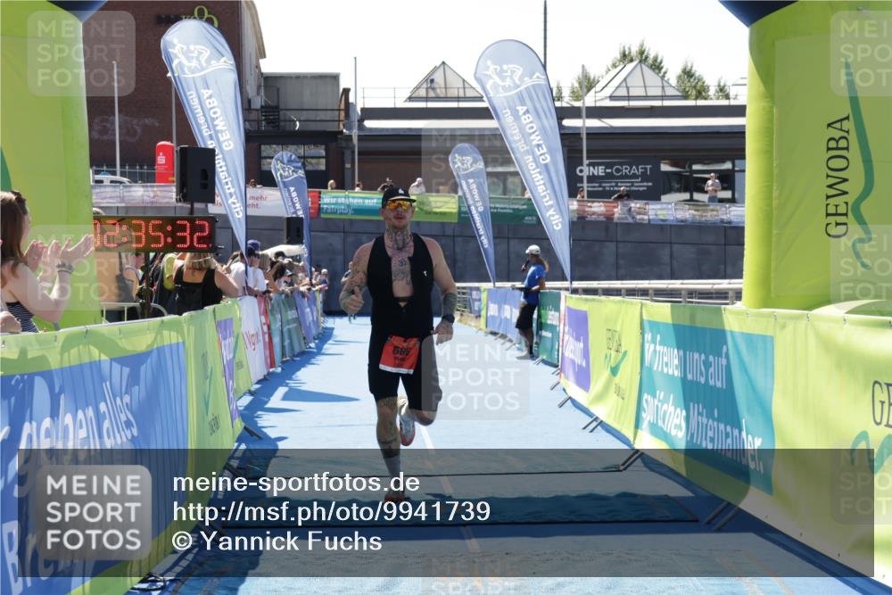 09.08.2026 - GEWOBA Citytriathlon Bremen Yannick Fuchs http://msf.ph/oto/9941739 09.08.2026 14:01:55 Ziel 666 meine-sportfotos.de