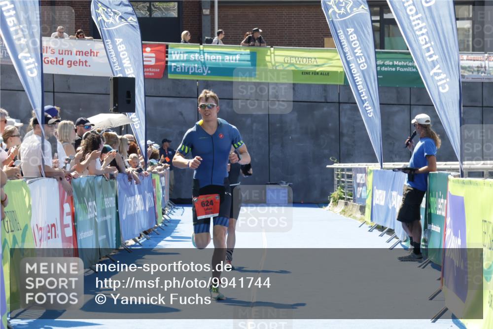 09.08.2026 - GEWOBA Citytriathlon Bremen Yannick Fuchs http://msf.ph/oto/9941744 09.08.2026 14:02:01 Ziel 624, 979 meine-sportfotos.de