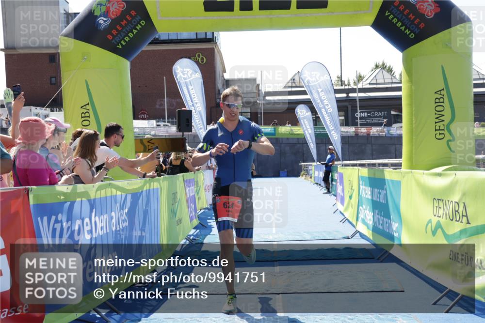 09.08.2026 - GEWOBA Citytriathlon Bremen Yannick Fuchs http://msf.ph/oto/9941751 09.08.2026 14:02:05 Ziel 624, 979 meine-sportfotos.de