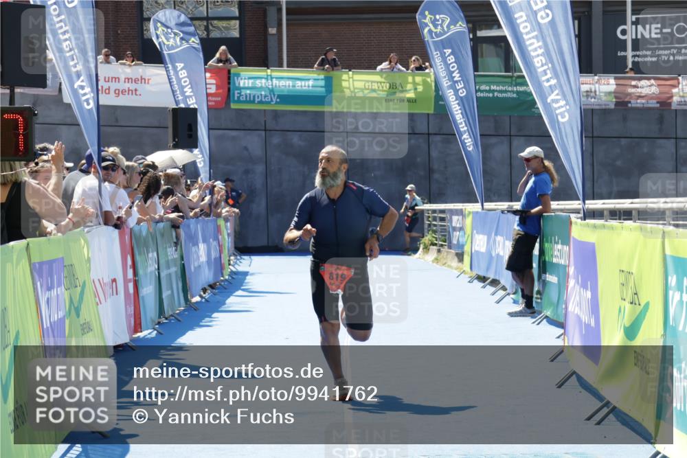 09.08.2026 - GEWOBA Citytriathlon Bremen Yannick Fuchs http://msf.ph/oto/9941762 09.08.2026 14:02:20 Ziel 819 meine-sportfotos.de