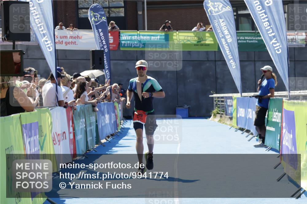 09.08.2026 - GEWOBA Citytriathlon Bremen Yannick Fuchs http://msf.ph/oto/9941774 09.08.2026 14:02:30 Ziel 629 meine-sportfotos.de