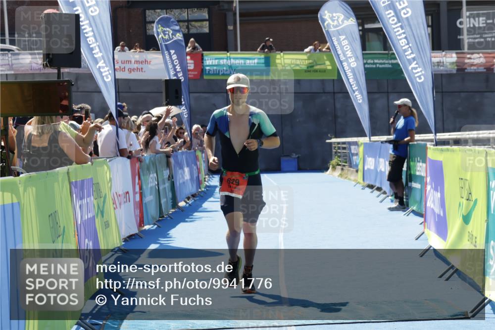 09.08.2026 - GEWOBA Citytriathlon Bremen Yannick Fuchs http://msf.ph/oto/9941776 09.08.2026 14:02:31 Ziel 629 meine-sportfotos.de