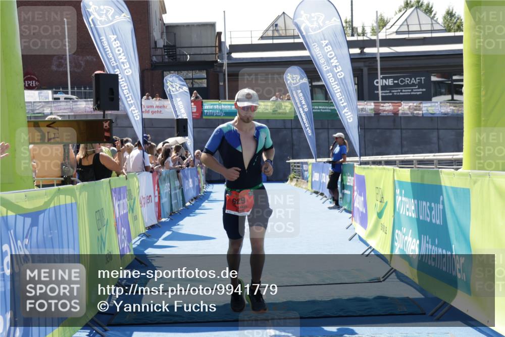 09.08.2026 - GEWOBA Citytriathlon Bremen Yannick Fuchs http://msf.ph/oto/9941779 09.08.2026 14:02:32 Ziel 629 meine-sportfotos.de
