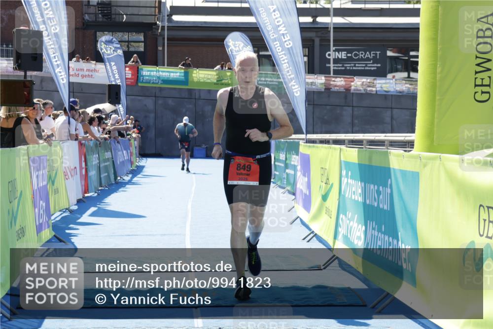 09.08.2026 - GEWOBA Citytriathlon Bremen Yannick Fuchs http://msf.ph/oto/9941823 09.08.2026 14:03:05 Ziel 612, 849 meine-sportfotos.de
