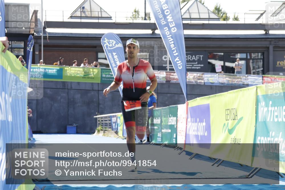 09.08.2026 - GEWOBA Citytriathlon Bremen Yannick Fuchs http://msf.ph/oto/9941854 09.08.2026 14:04:42 Ziel 575, 746, 831 meine-sportfotos.de