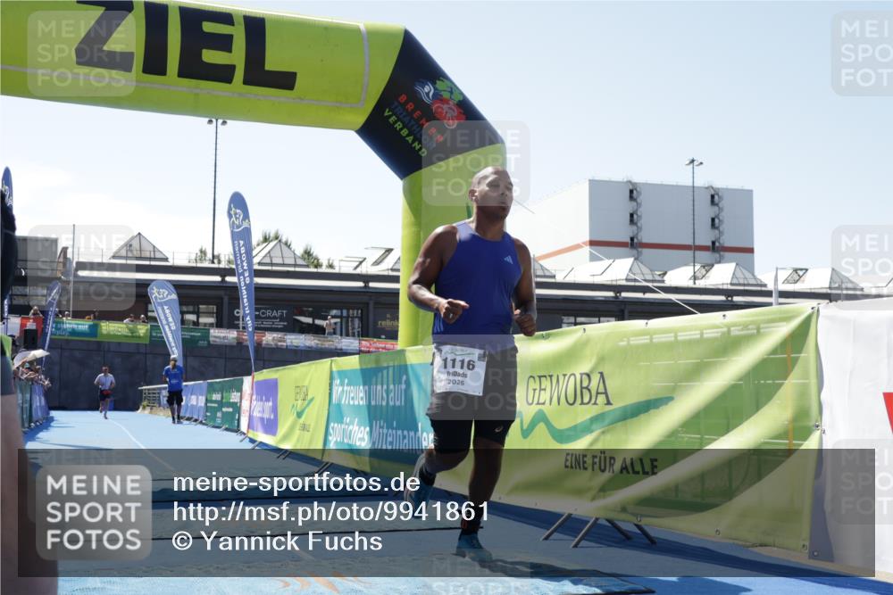09.08.2026 - GEWOBA Citytriathlon Bremen Yannick Fuchs http://msf.ph/oto/9941861 09.08.2026 14:05:05 Ziel 1116 meine-sportfotos.de