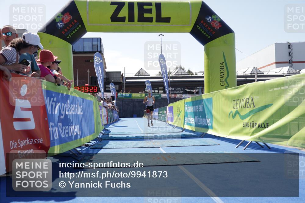 09.08.2026 - GEWOBA Citytriathlon Bremen Yannick Fuchs http://msf.ph/oto/9941873 09.08.2026 14:05:50 Ziel 983 meine-sportfotos.de