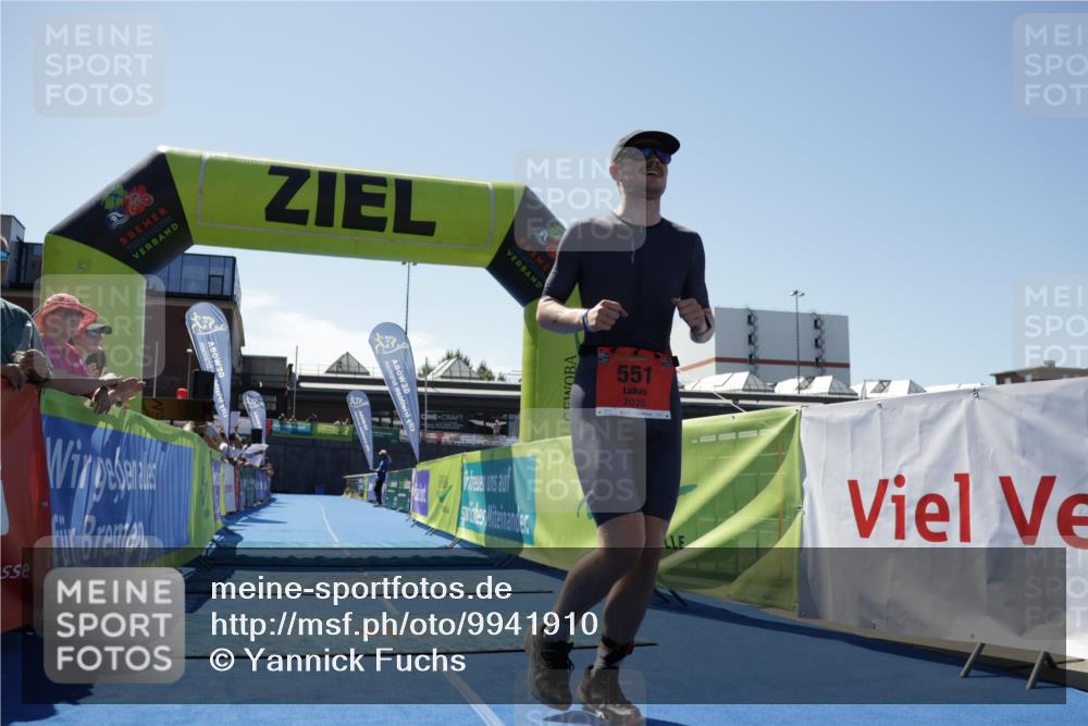 09.08.2026 - GEWOBA Citytriathlon Bremen Yannick Fuchs http://msf.ph/oto/9941910 09.08.2026 14:06:34 Ziel 551 meine-sportfotos.de
